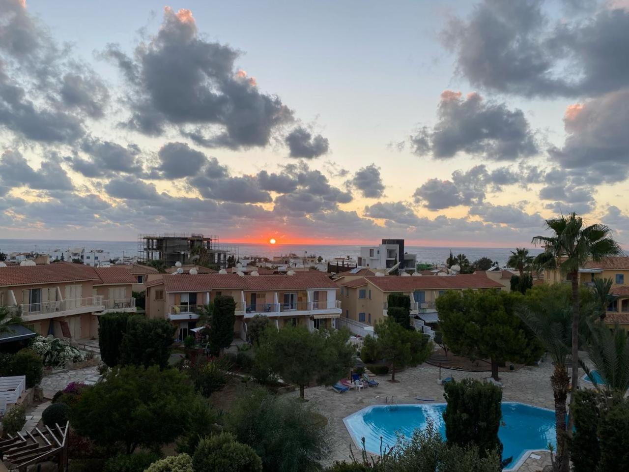 Newly Renovated- Regina Gardens 1, Venus Beach 500 M, Sea&Sunsets View, License Ooo7141 Pafos Exterior foto